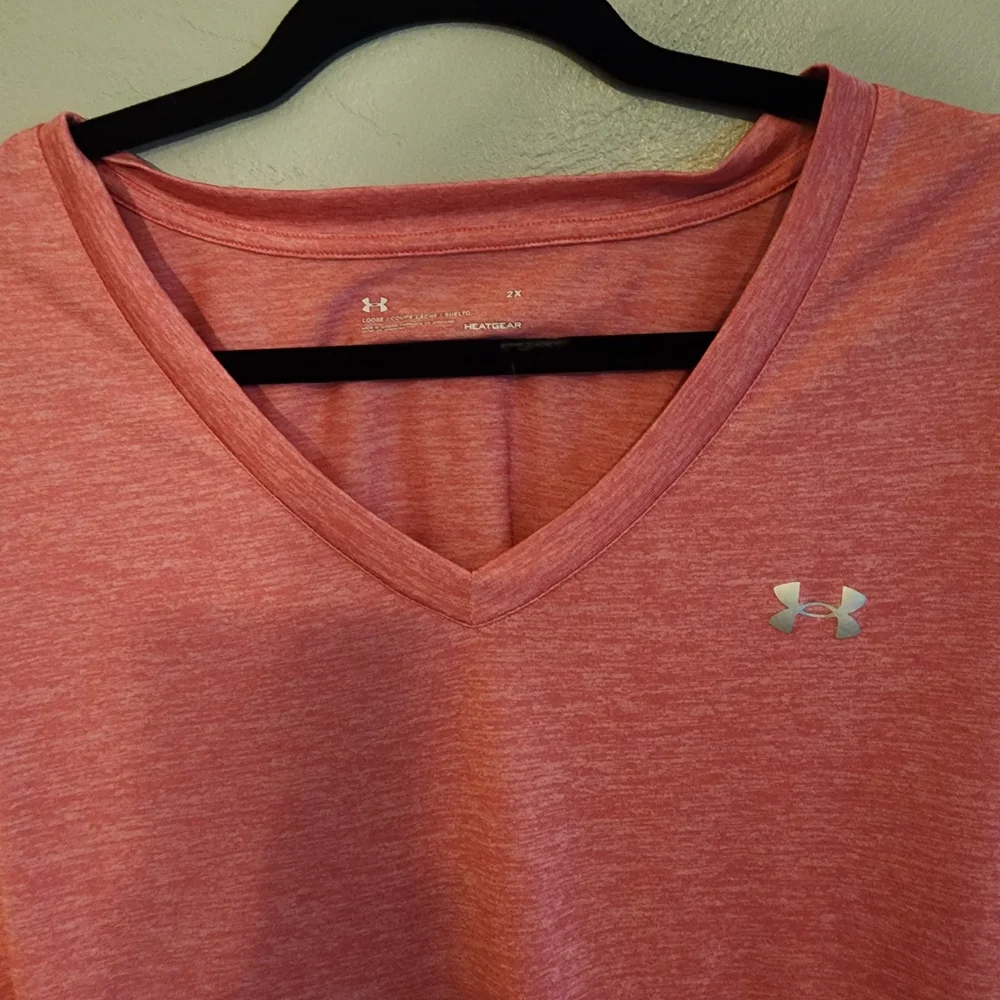 Under Armour Women's Heathered Pink V-Neck Tee - Picture 6 of 6